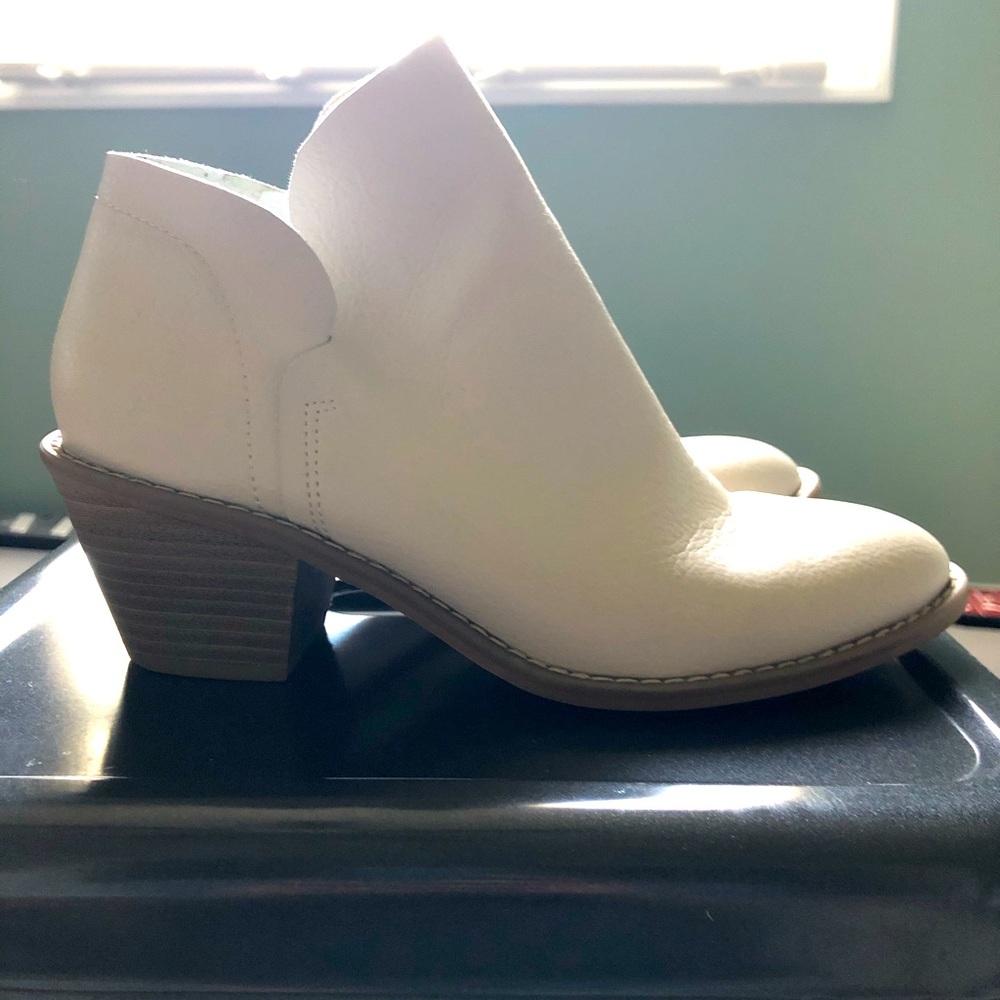 Universal Thread Off-white Ankle Boots